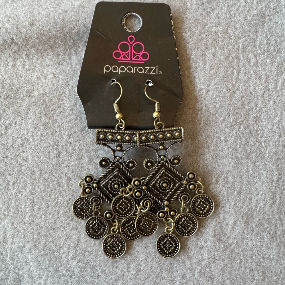 Paparazzi Antique Gold Filigree Coin Chandeliers - Gold